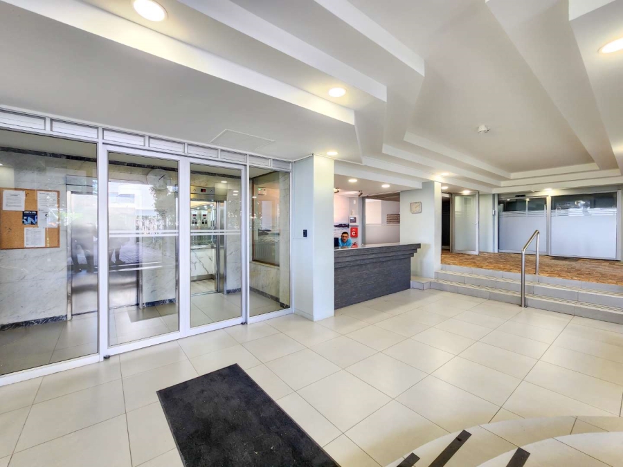 3 Bedroom Property for Sale in Sea Point Western Cape